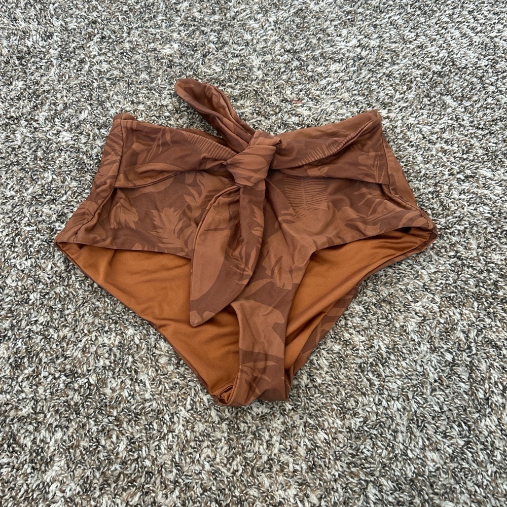 DownEast High-Waisted Brown Shorts